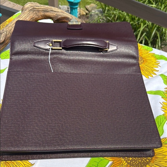 Louis Vuitton Brown Leather envelope Briefcase with Gold Clasp - Picture 13 of 16